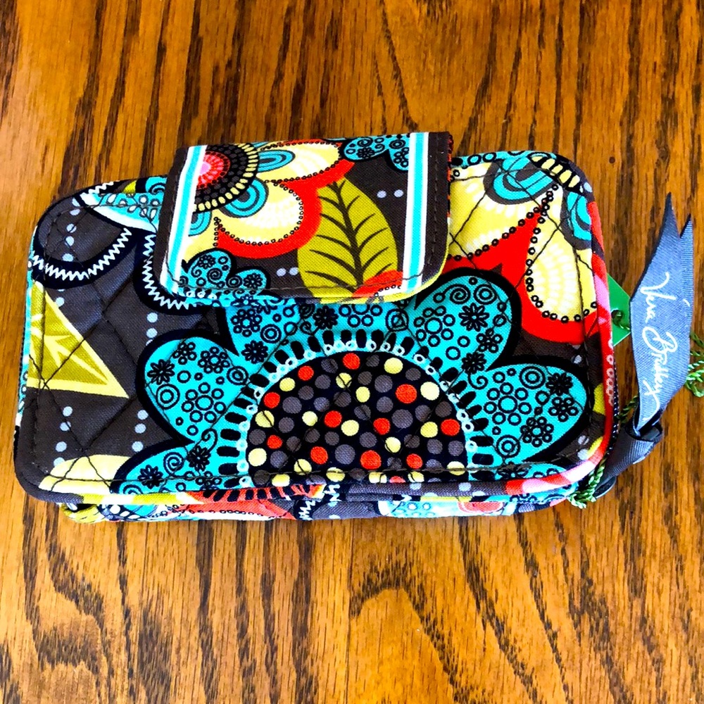 Vera Bradley Smartphone Wristlet Flower Shower .Christmas Stocking Stuffer Gift